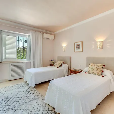 All About La Sirena Villa *