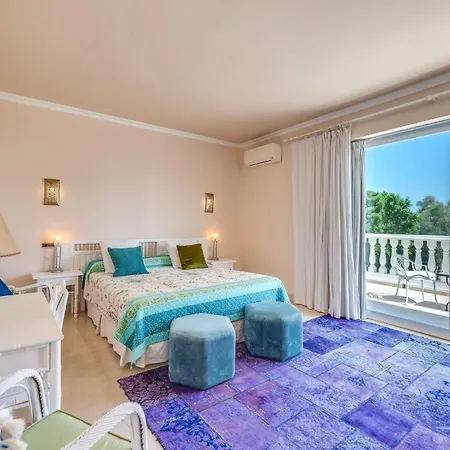 All About La Sirena Villa *